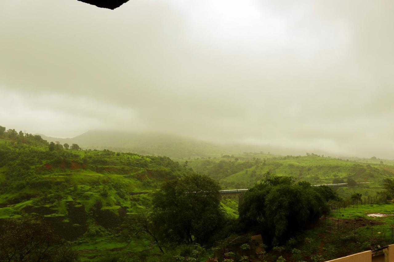 Manas Resort With Petting Zoo, Igatpuri Dış mekan fotoğraf